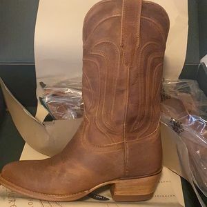 BRAND NEW- STILL IN THE BOX & NEVER WORN! Tecovas women’s handmade cowboy boots!